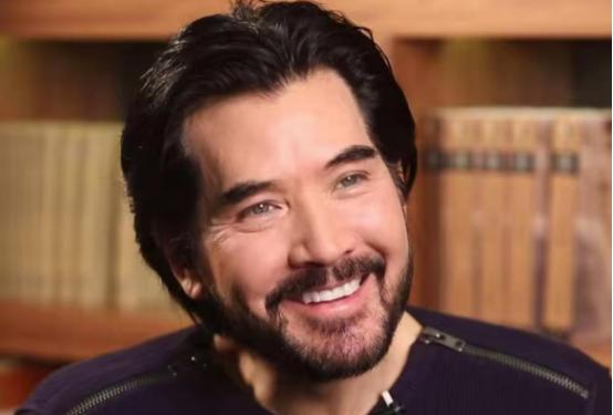 2025年，记者问64岁的费翔：“你帅气又有钱，为什么一直都不结婚？”费翔一脸苦