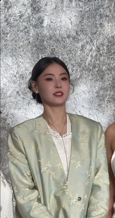 你敢相信这是张柏芝吗？不看介绍的话，我根本认不出来这是张柏芝。感觉她整个人年轻
