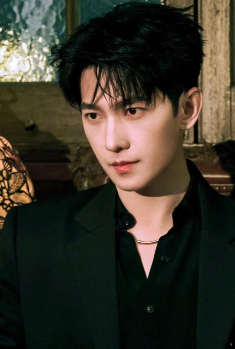 杨洋怎么还长十年前的样子说是淡颜天花板不为过吧