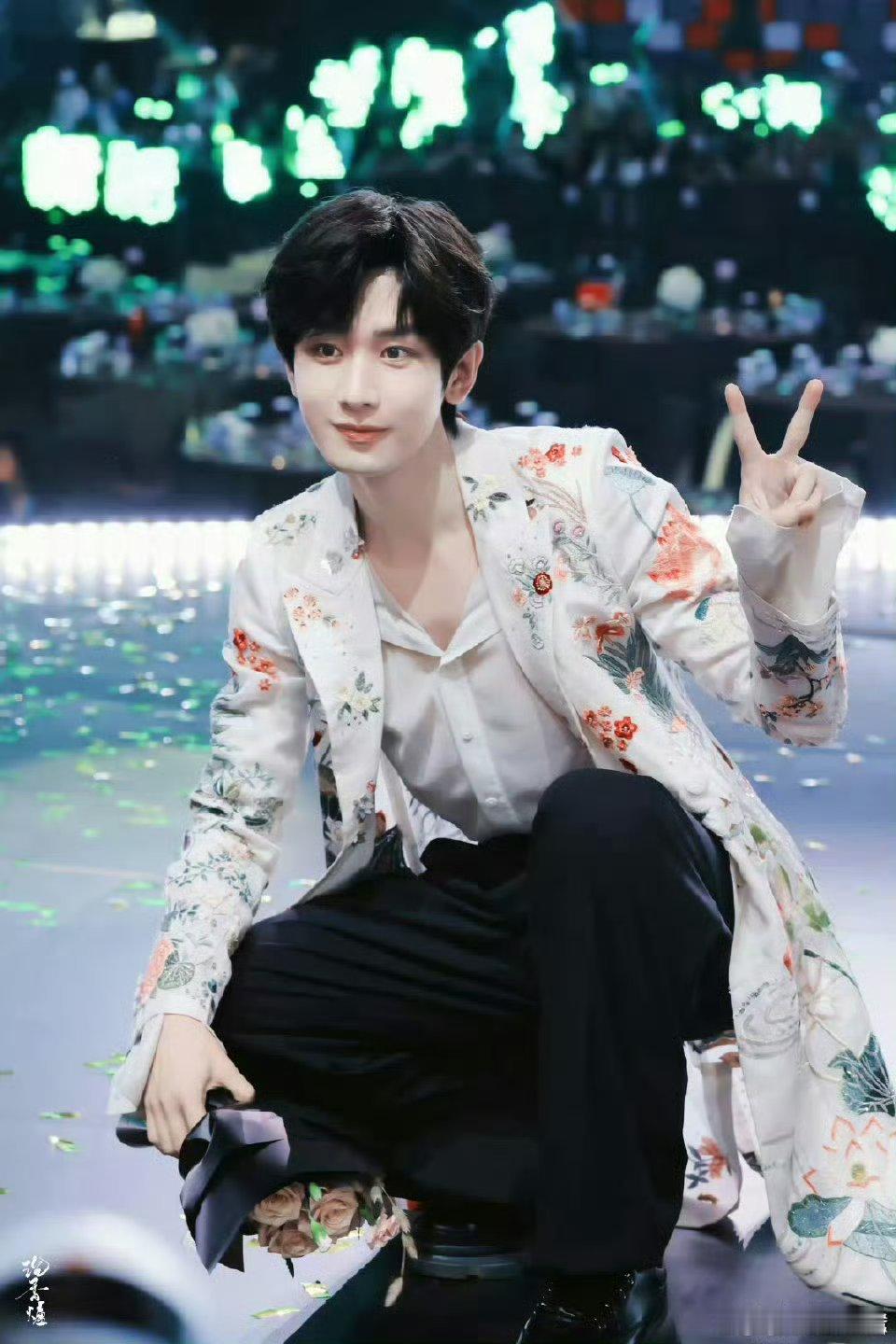 成毅出道十四周年啦！大明星ee一直闪闪发光吧！​​​