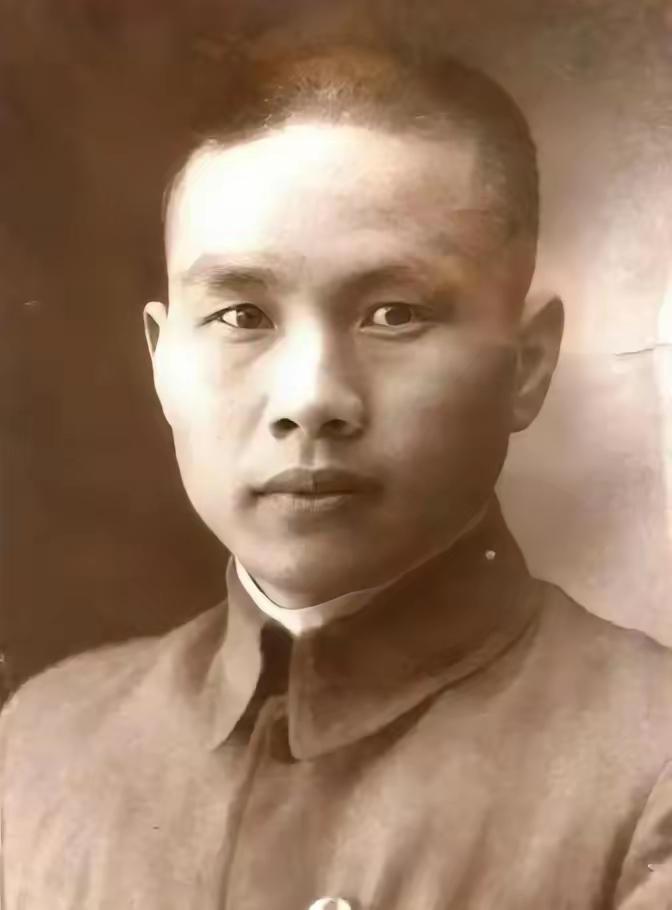 1949年，军统少将周镐被处死，16年后，他的妻子吴雪亚找到上海市长，说：“我的