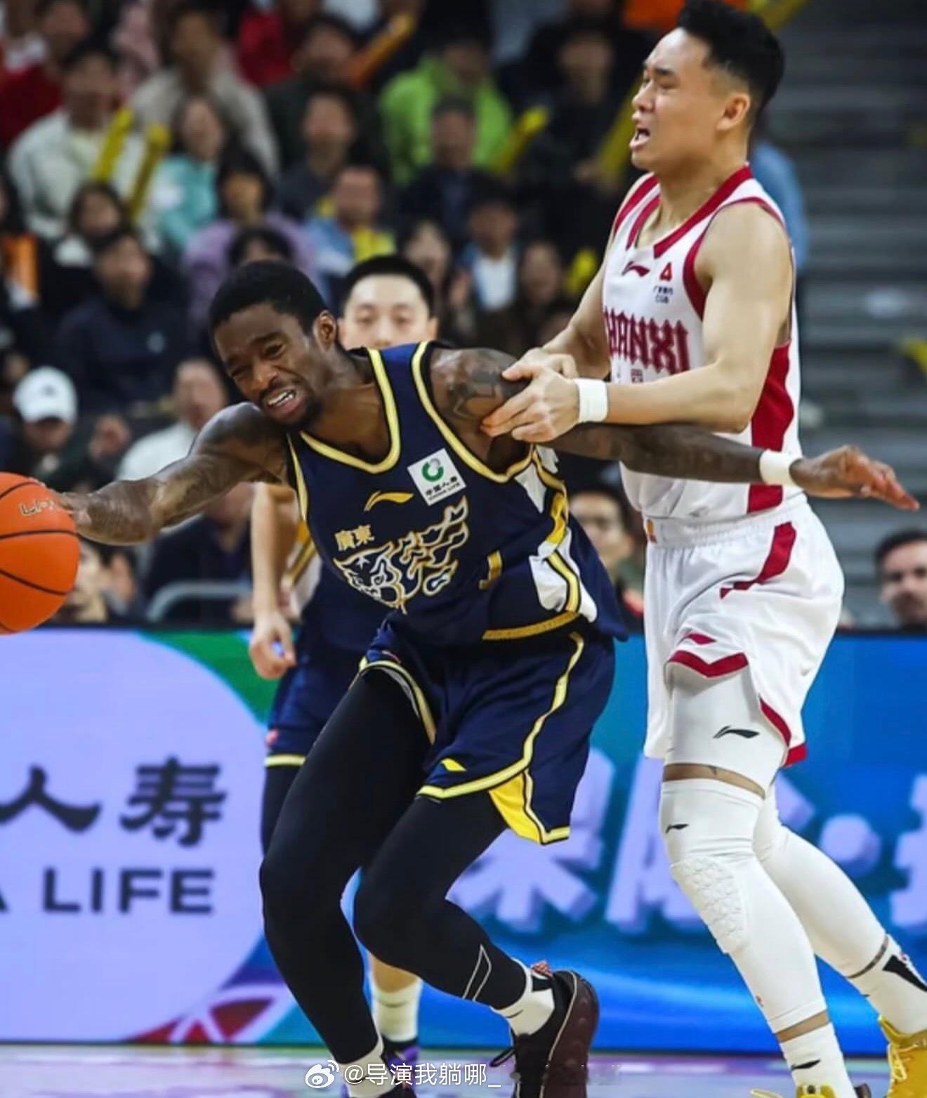 斗图大赛，广东宏远外援萨姆纳在社交媒体上分享图片晒出了山西队给他的防守动作