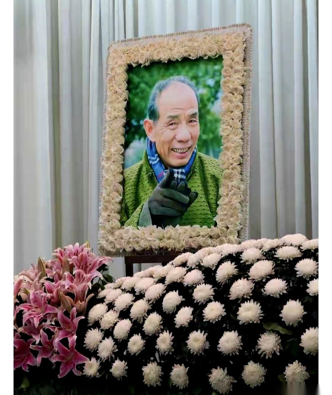 老戏骨魏宗万的葬礼上，他女儿魏茗一句话，揭开了一段谁都不知道的往事。她说，自己