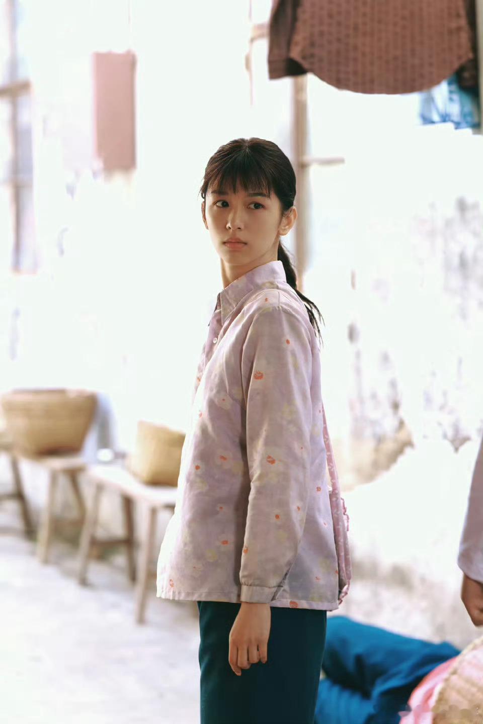 豆包给周也指导的穿搭周也也是抽象上了，一个敢教一个敢穿啊，坐等周也《你好1983