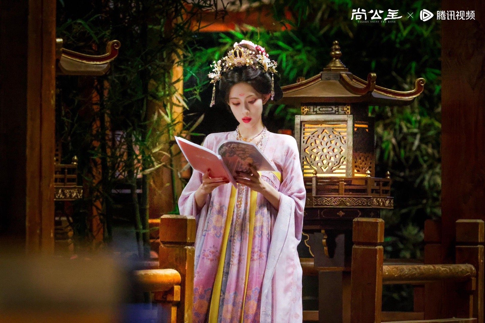 孟子义尚公主唐风美学拉满看孟子义《尚公主》的唐风造型，瞬间梦回盛唐！精致的发冠