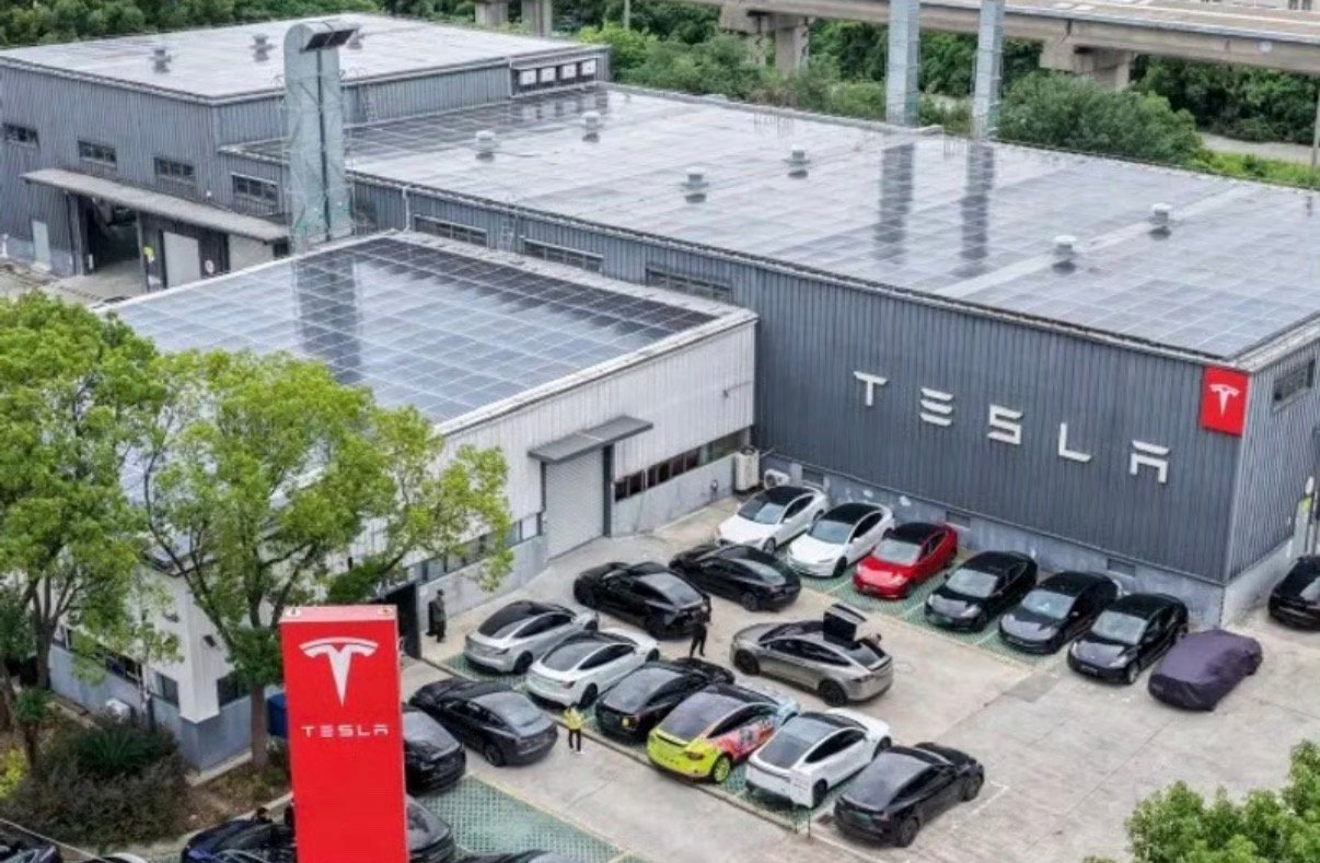 【陶琳:上海超级工厂屋顶已铺满光伏板每年能发1100万度电】近日,特斯拉公司副