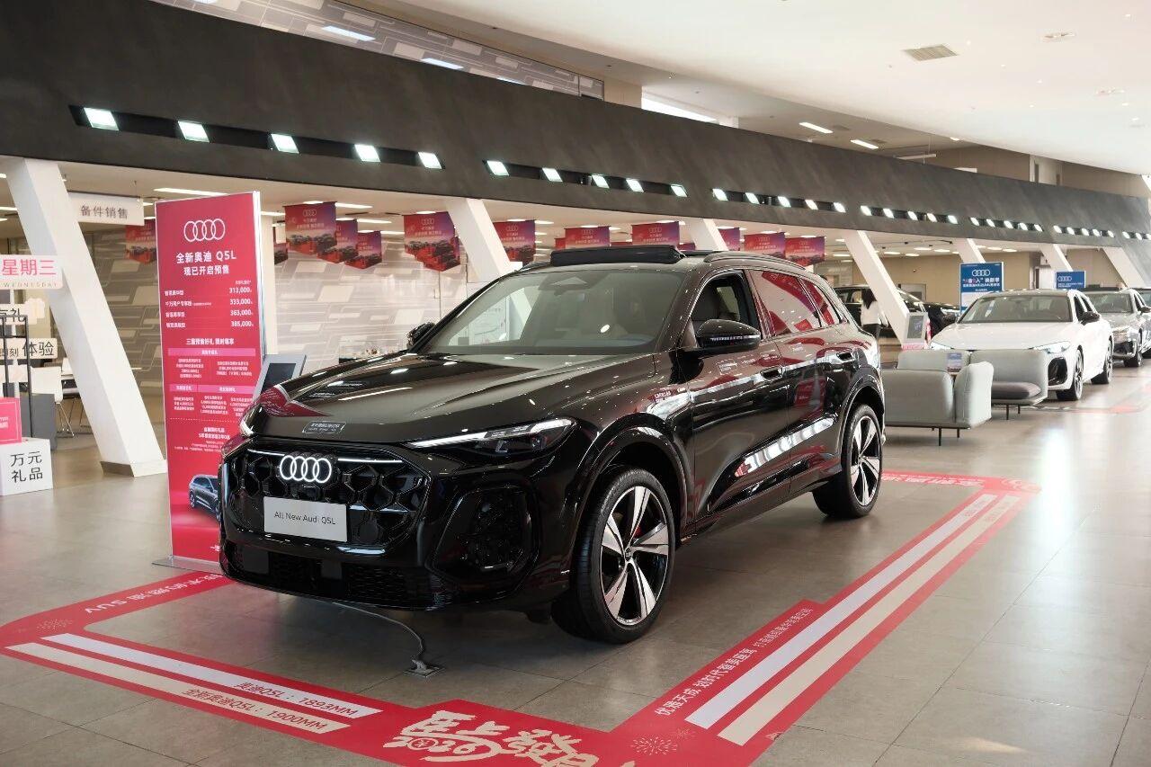全新奥迪Q5L上市当天探店了线下经销商，实际上赶在上市前，经销商已经按照预售价格
