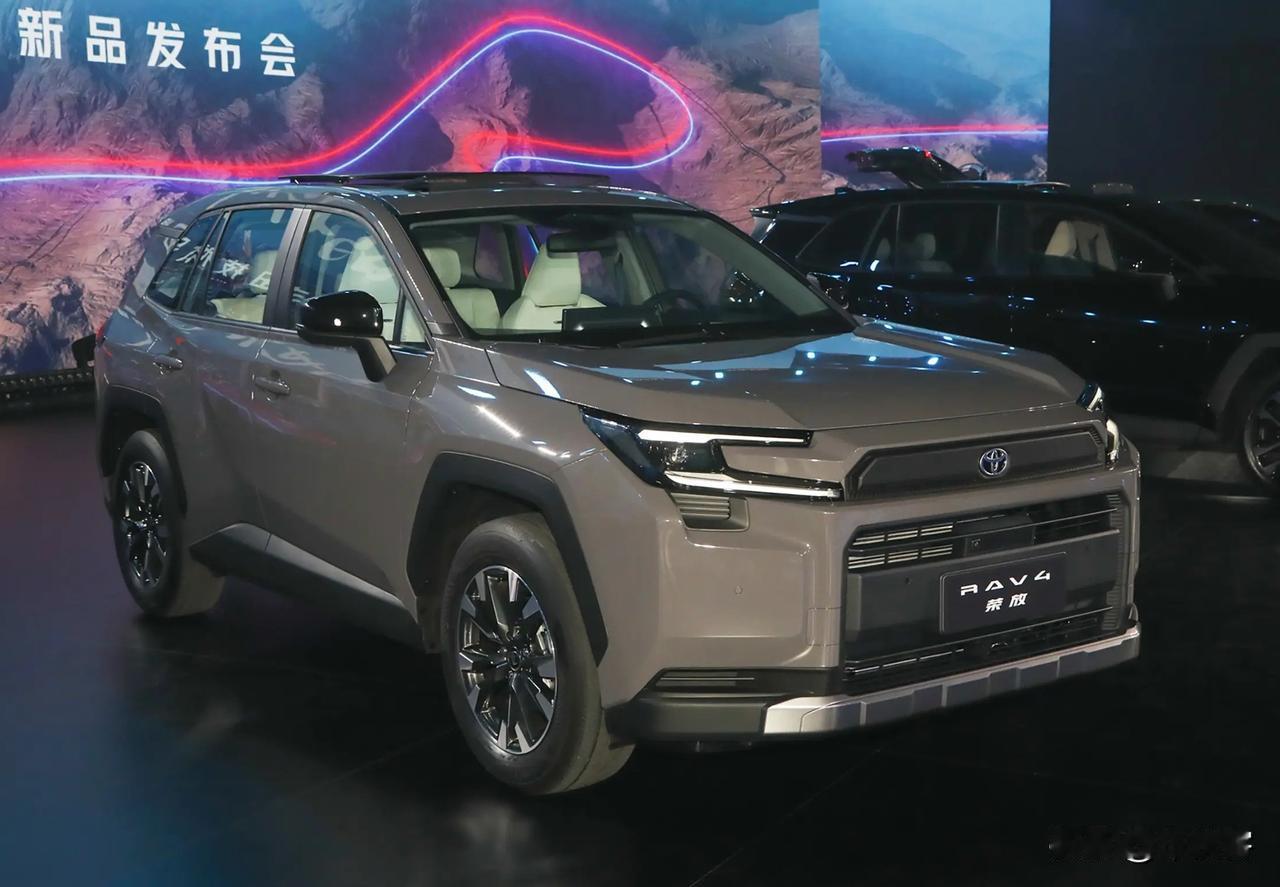 宁可上丰田混动的最低配，也不要汽油版的最高配性价比最高的那必然是汽油的入门版