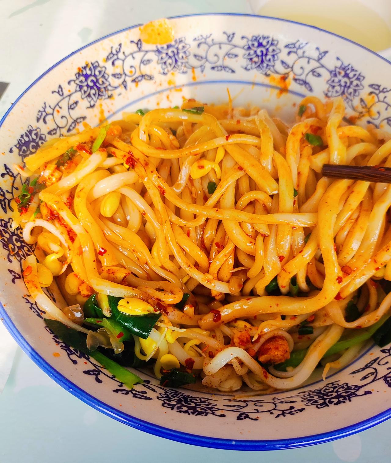 谢谢老板，为西安面馆正名！今天中午去长安区引镇办事，刚到饭点，肚子有点饿了，想