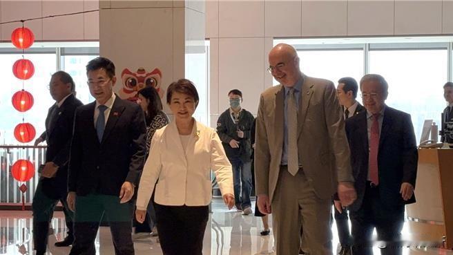 美国“三顾茅卢”！不是错别字！这里的卢是卢秀燕，现在的台中市长，据说接下来还