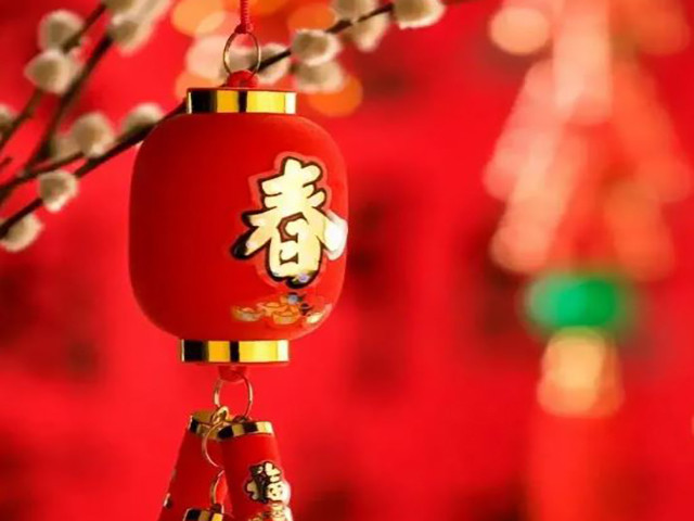 春节的由来：上古至汉初，岁首，也就是新年的第一天一直不统一，于是汉武帝刘彻下