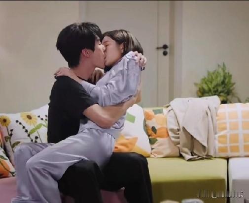 【陈妍希吻戏炸锅！42岁少妇凭啥让小鲜肉疯狂？网友：这才是真·姐姐教】陈妍