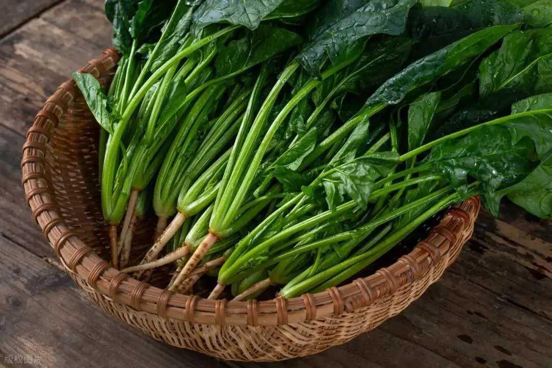 不焯水等于服毒，这六类蔬菜一定要焯水！“不焯水的蔬菜就是‘隐形毒药’？”最