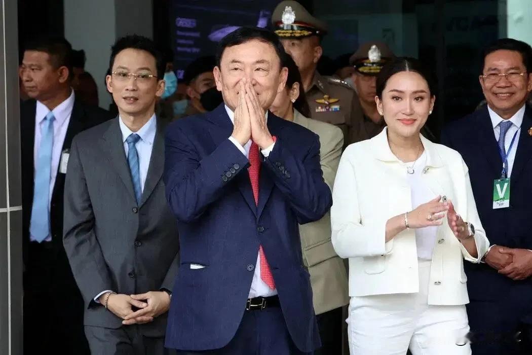 佩通坦这下该高兴了，父亲他信拿到完全特赦、摘掉刑罚枷锁，今后完全可以全心全意的为