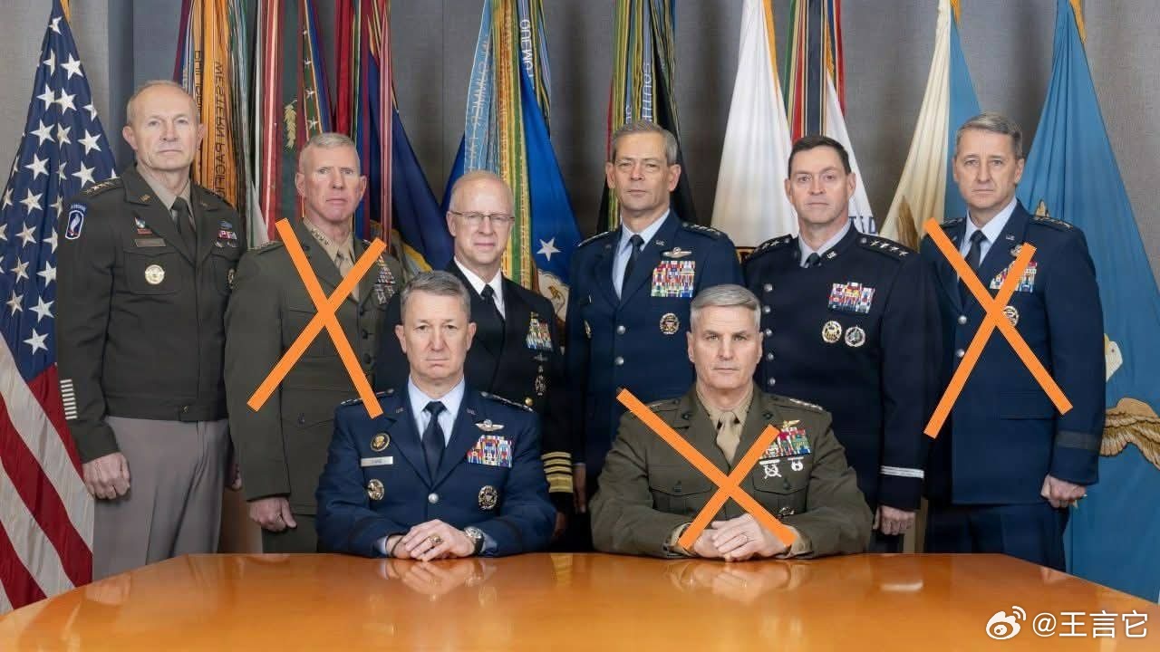 🚨🇺🇲突发新闻：美国国防部长在特朗普的批准下，解雇了美国陆军参