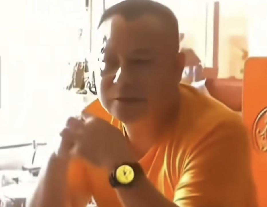 申请4万5的善款被中间人抽走4万4，到手1000块钱还得花200块钱开发票，某些