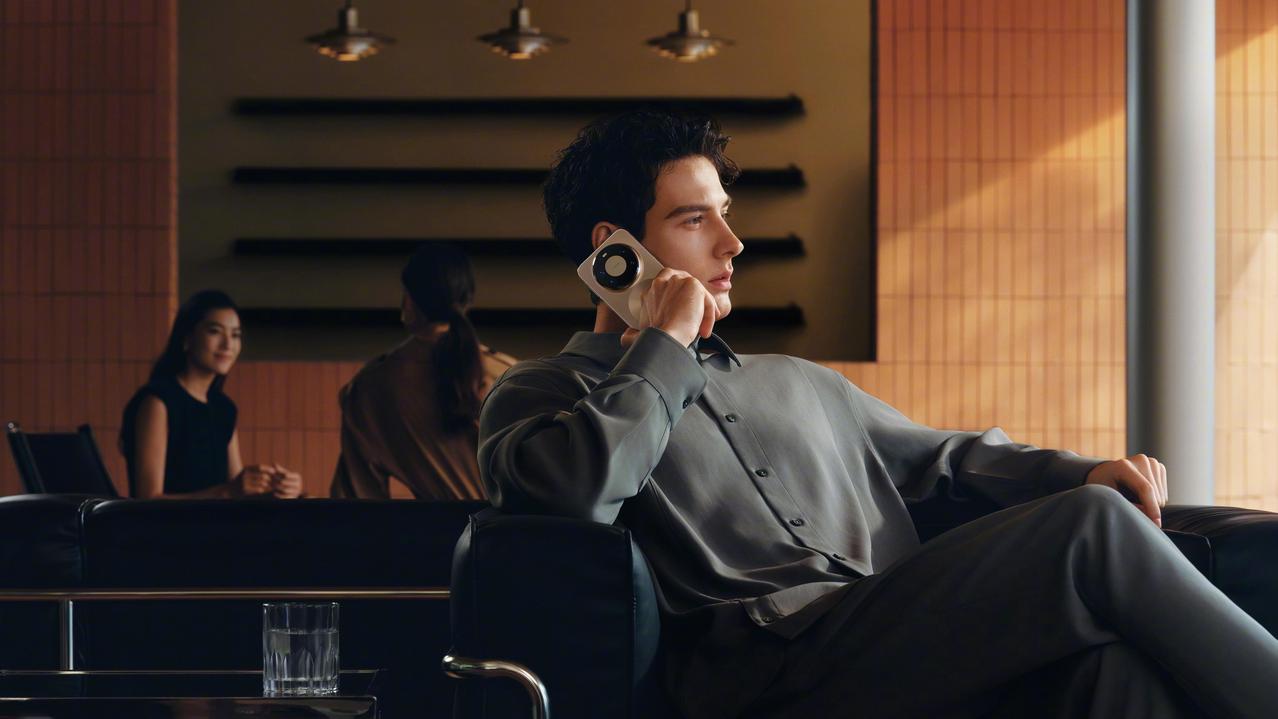 上个月跟驴友组队穿越浙西野山，三天两夜没见过正经电源，同行的朋友手机第二天就濒临