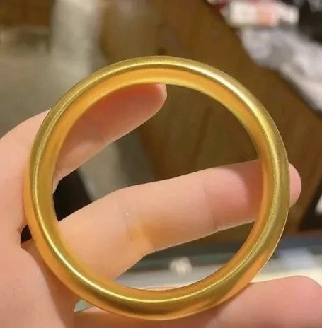 心碎了一地！金价这是彻底失控了吗？6月19日，一个60克的金镯子