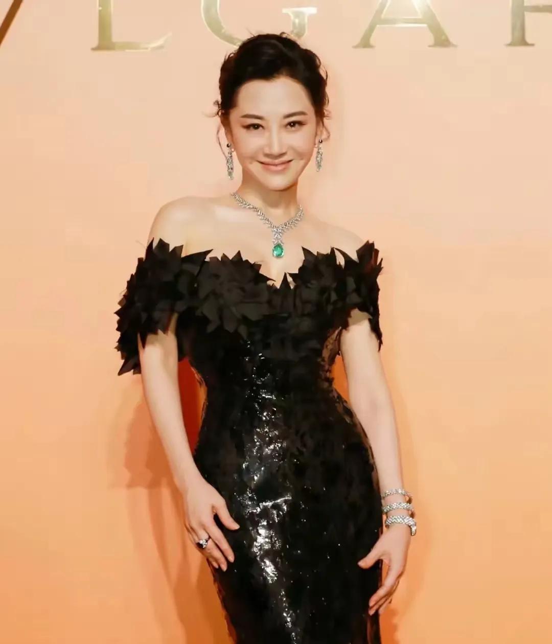 许晴也被毁了！这几天娱乐圈美女整容的消息很多，但是许晴整容却让我觉得特别遗憾！