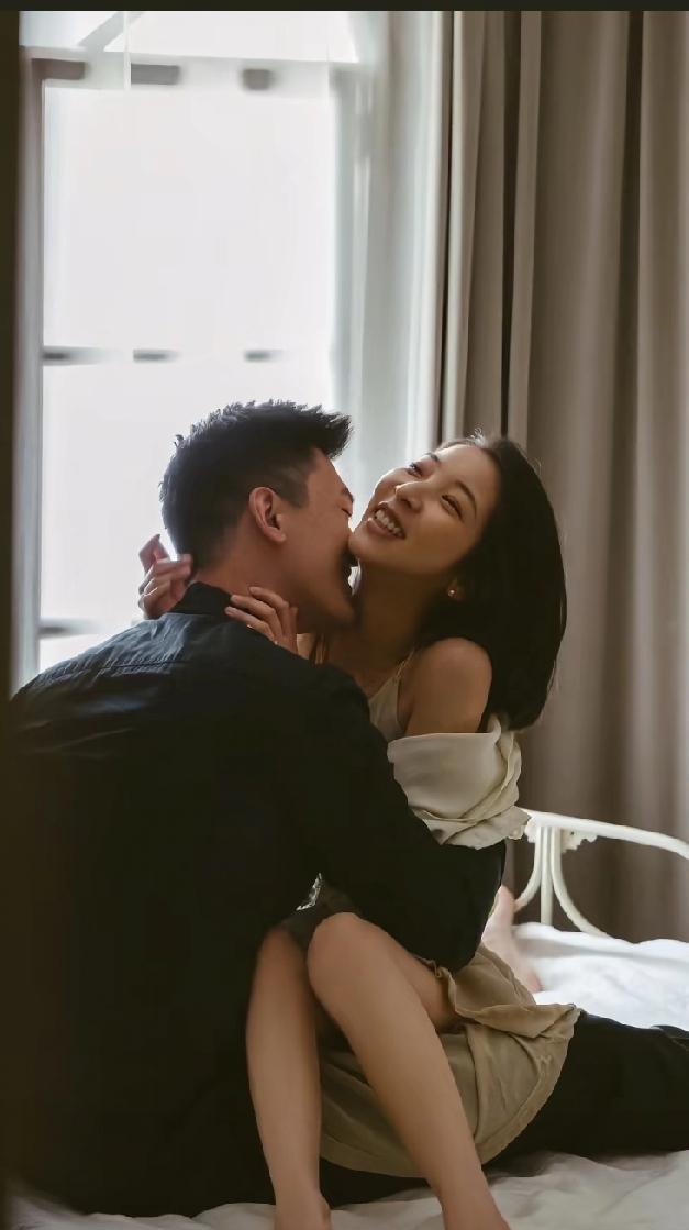什么叫做爱当一个男人越爱一个女人的时候越能控制情绪当一个女人越爱一个男人的