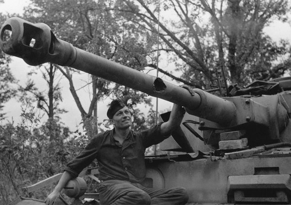 从被击穿的炮管看库尔斯克会战中坦克的战场遭遇