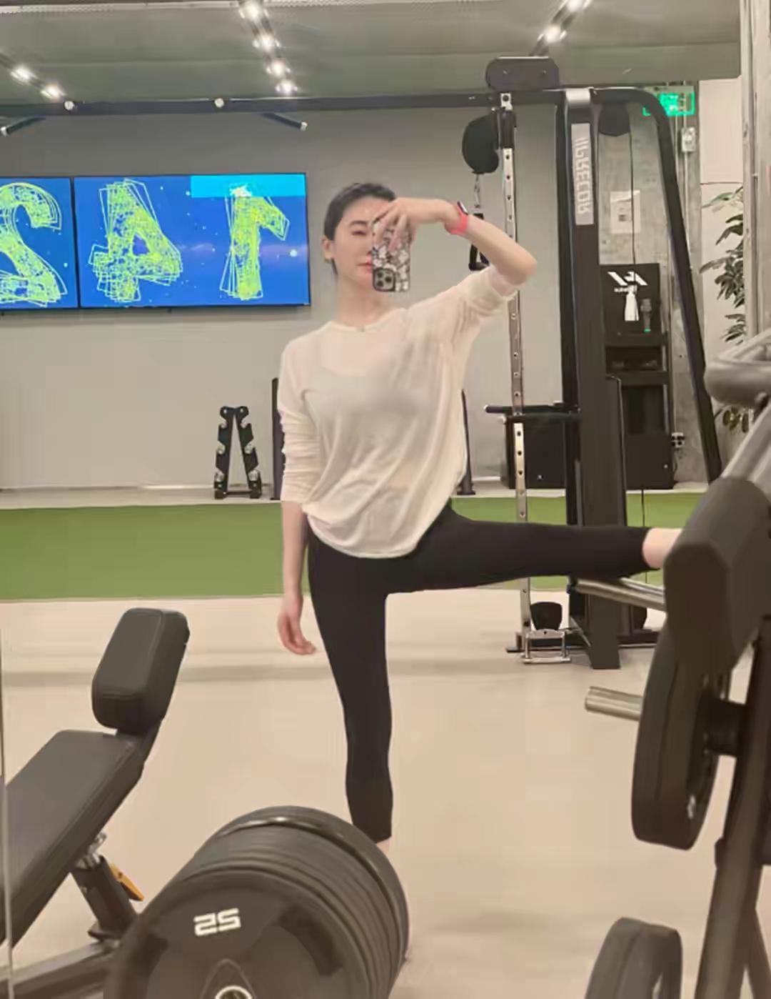 48岁状态保持得真好[鼓掌][比心]