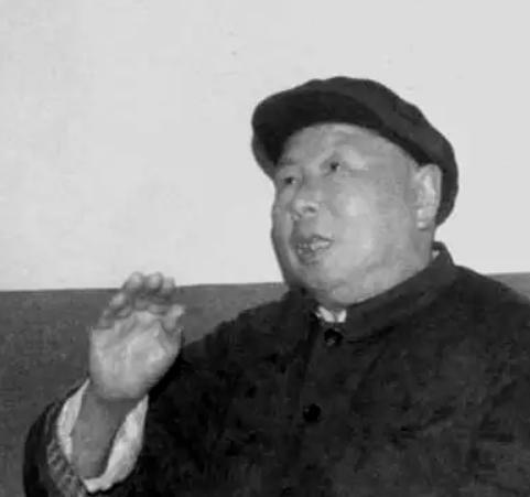 1952年，开封市委书记戴季英，自恃功高，向毛主席要官，希望担任省委书记，毛主席