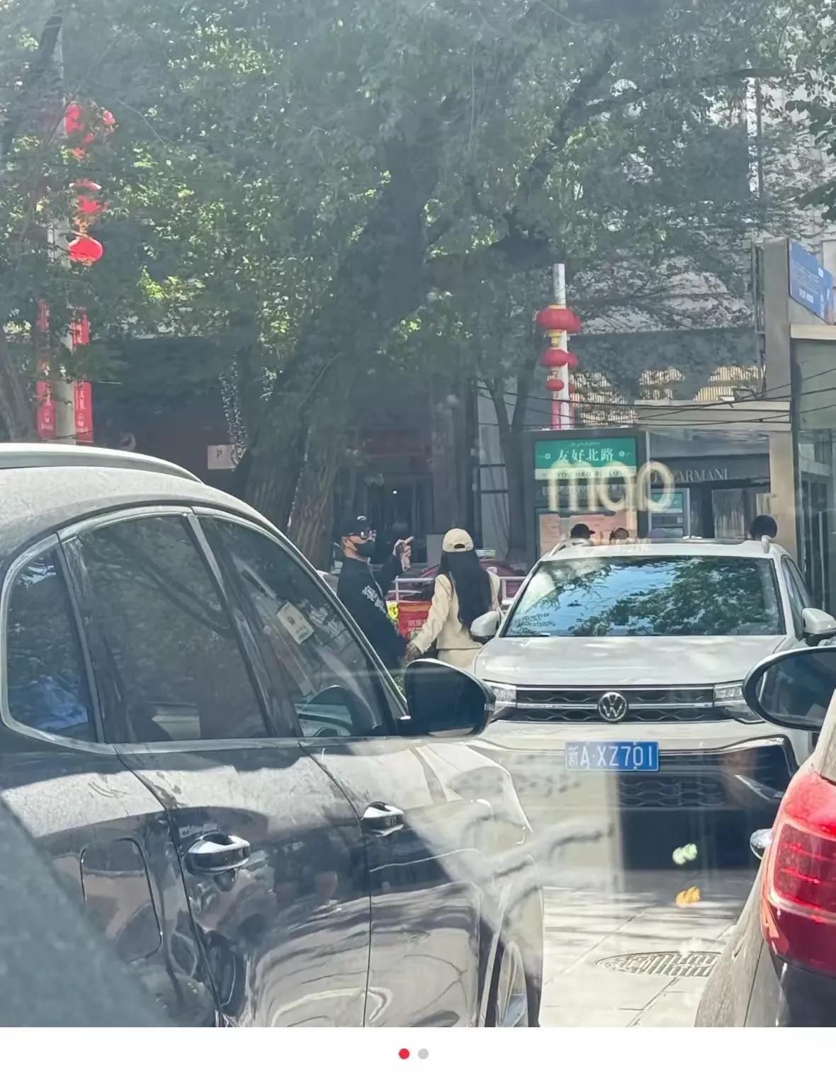 汪峰专门飞新疆陪森林北过七夕，章子怡七夕只能陪两个孩子被偶遇的汪峰在七夕这天在