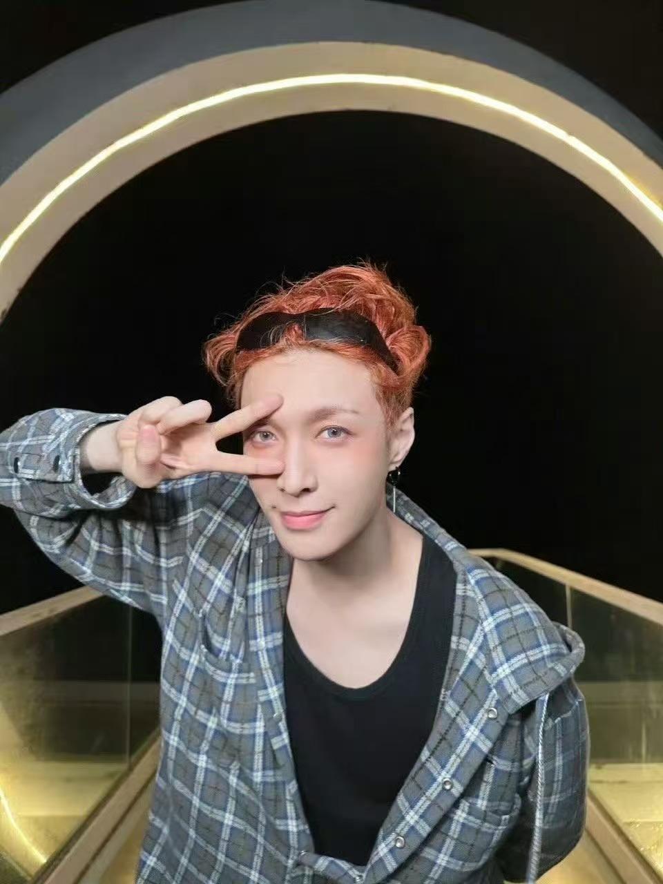 现在全网最为难的就是张艺兴了不是因为他已经34岁也不是这么多年还单身，而是筹