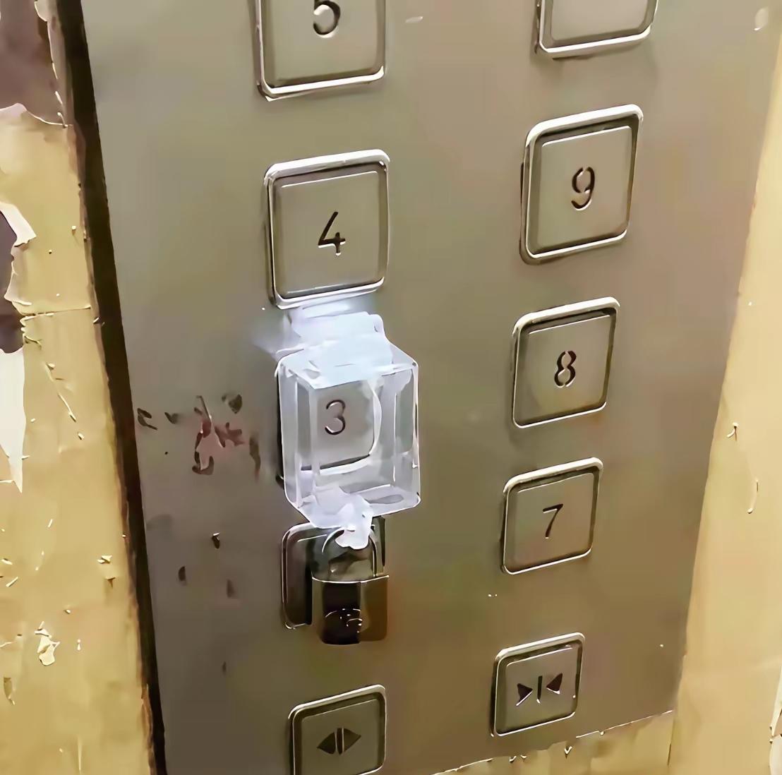 现在小区物业啊，到了月底时，就像催命符一样催着业主去交钱。3楼的业主，已经好