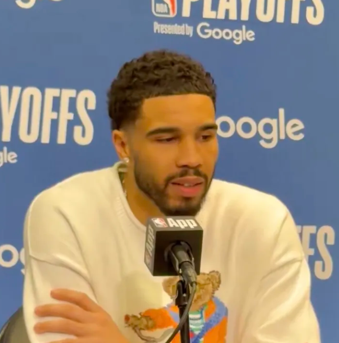 NBA季后赛G3，赛后杰森-塔图姆在接受记者采访时谈到了德里克-怀特：“我们需要