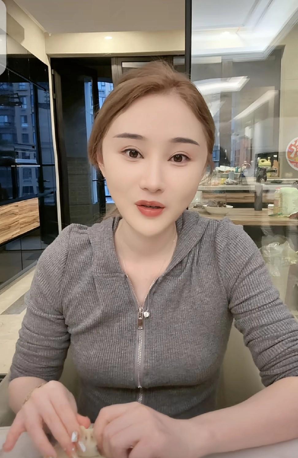 有主播吐槽沈曼太方人不旺夫，自己追她最后掉粉三万，一星期才挣两千，感觉亏大了，所