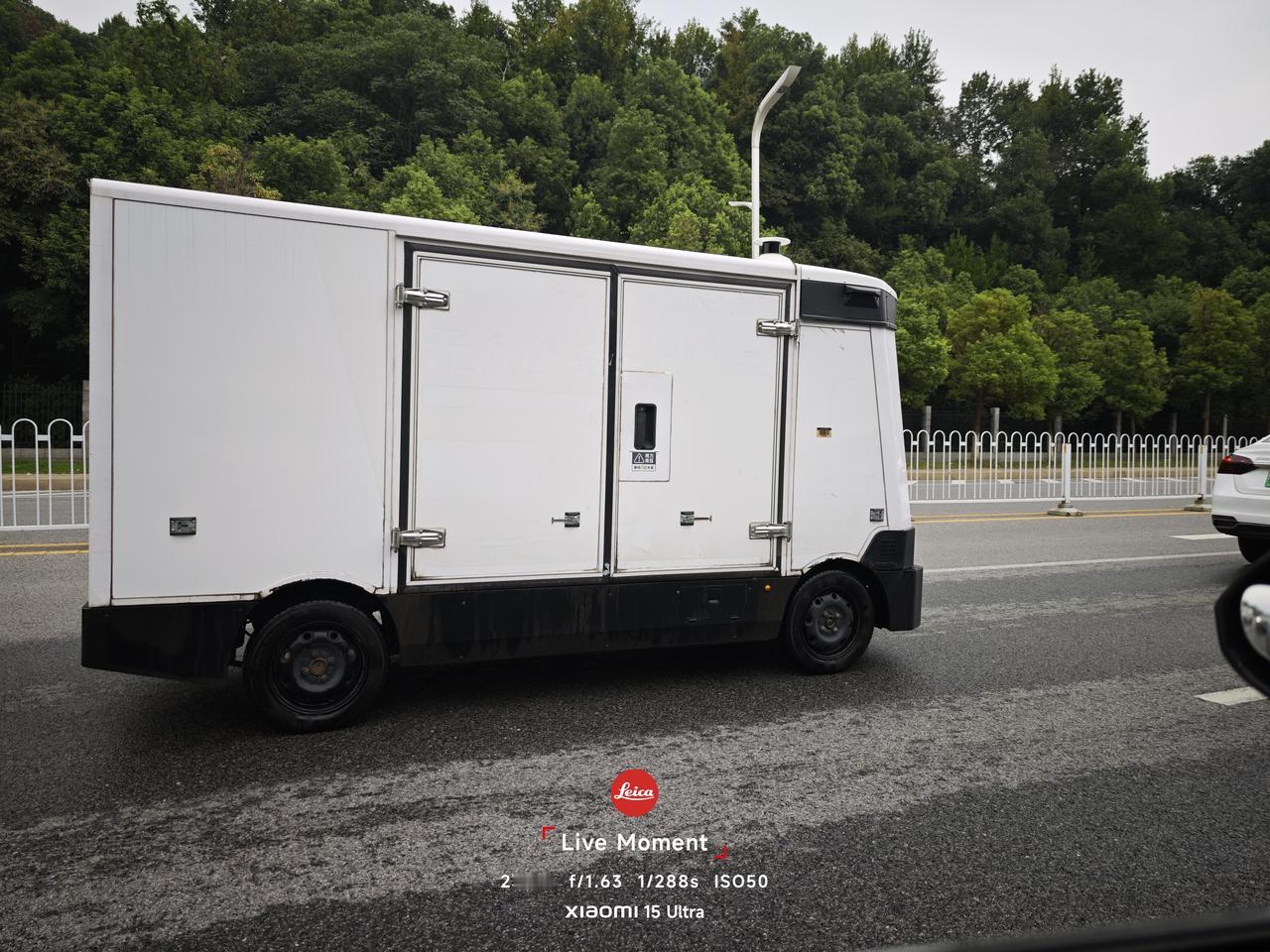 禁止人类开车！未来或许会成真？细思极恐昨天路上看到看这个无人车，应该是运输一