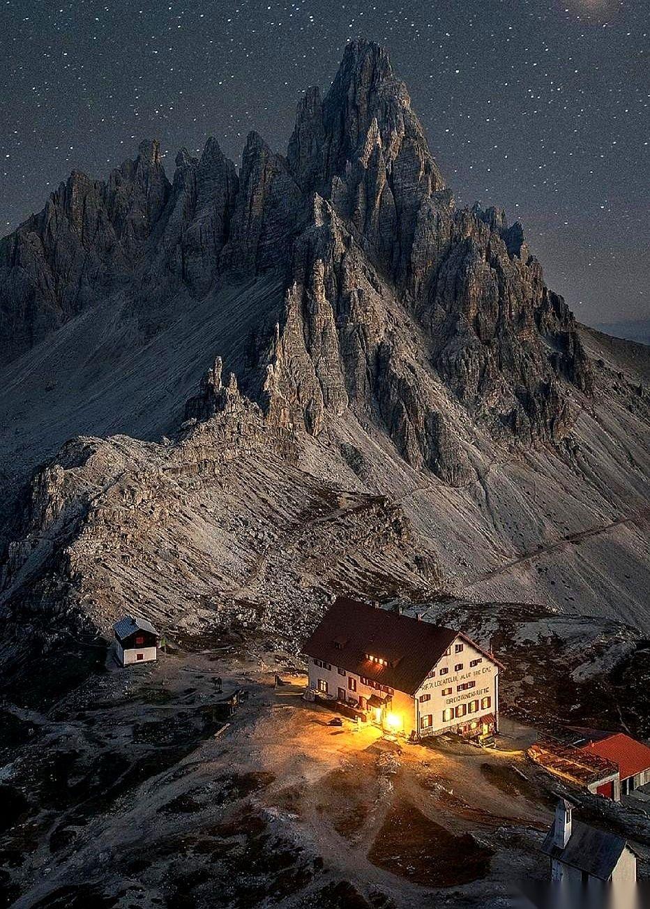 特变竟然让天业控股了？51%的股份，就这么给了。第一眼看到，我脑子里也“嗡”了