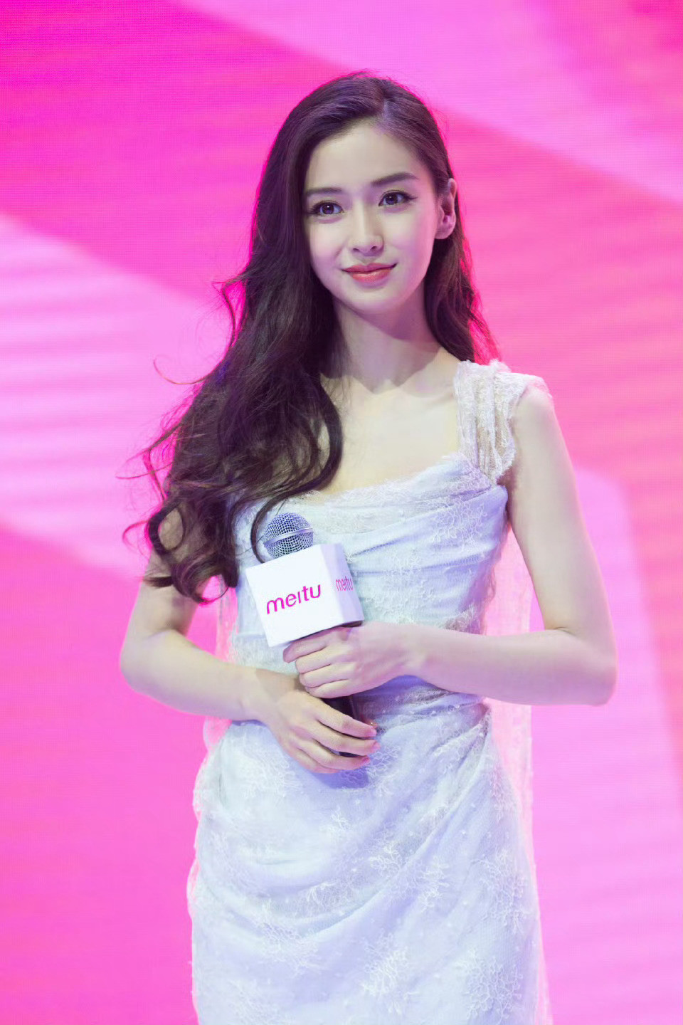 angelababy杨颖中午好呀!将将们今天睡午觉了吗😪