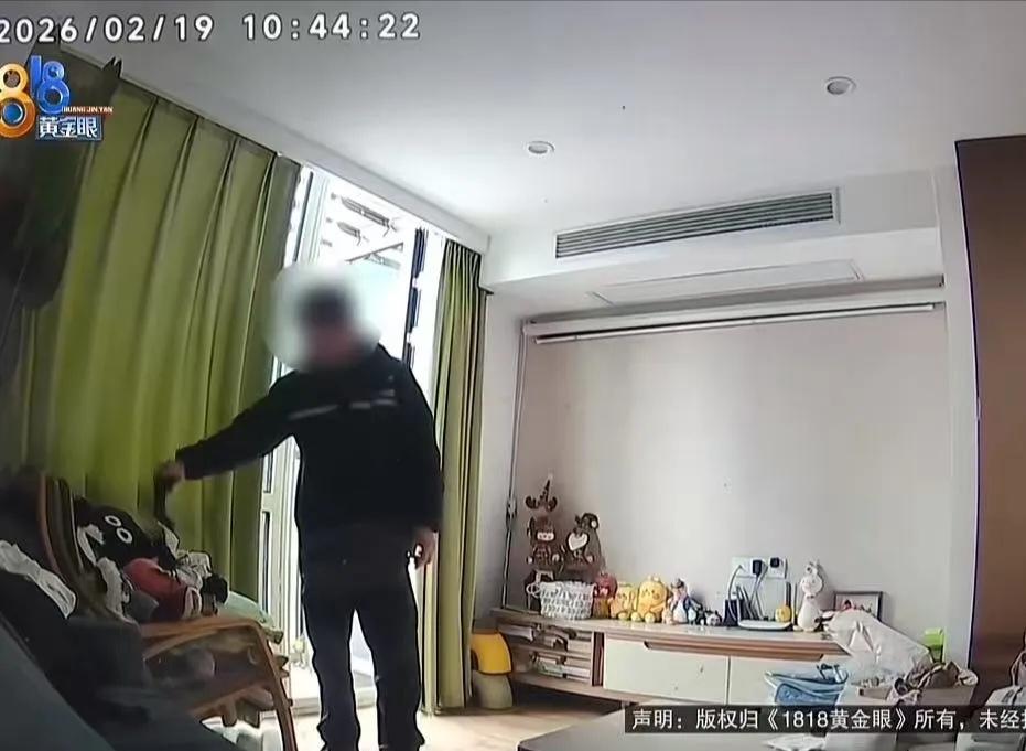 “摸我女友内衣内裤，太恶心了！”维修工上门修水管，竟伸手触摸女子贴身衣物，物业经