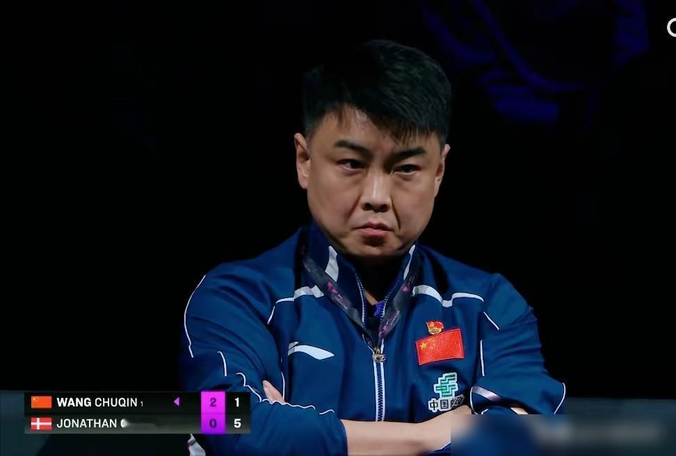 世界第一，开局被轰5-1。你猜王皓在场边啥表情？比分是3-0横扫。但