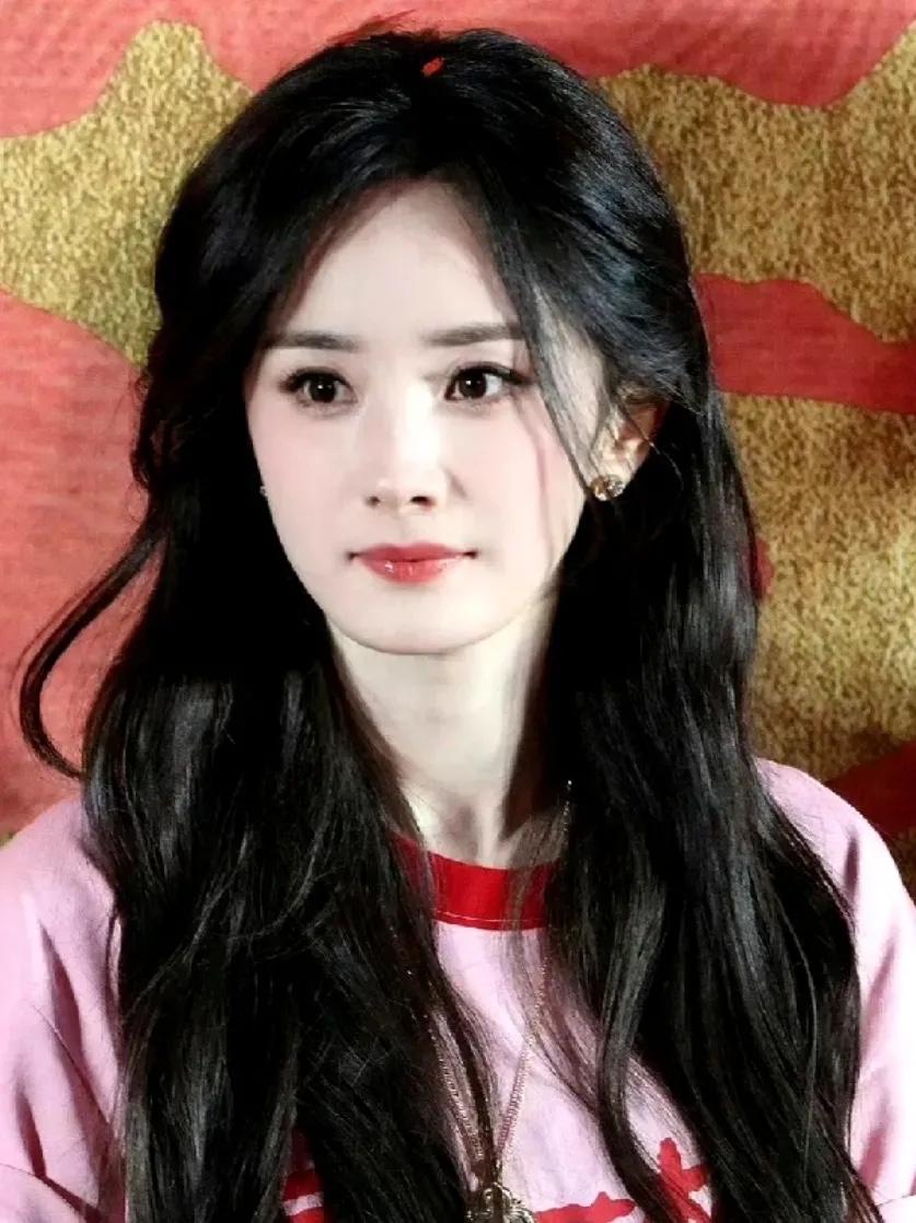 杨幂皮肤好白啊，非常有气质，就是不知道刘恺威为什么要离婚