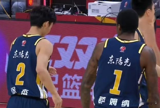 萨姆纳谈徐杰：“徐杰杀死了比赛。”“我们都非常兴奋。”“他的那个抛投