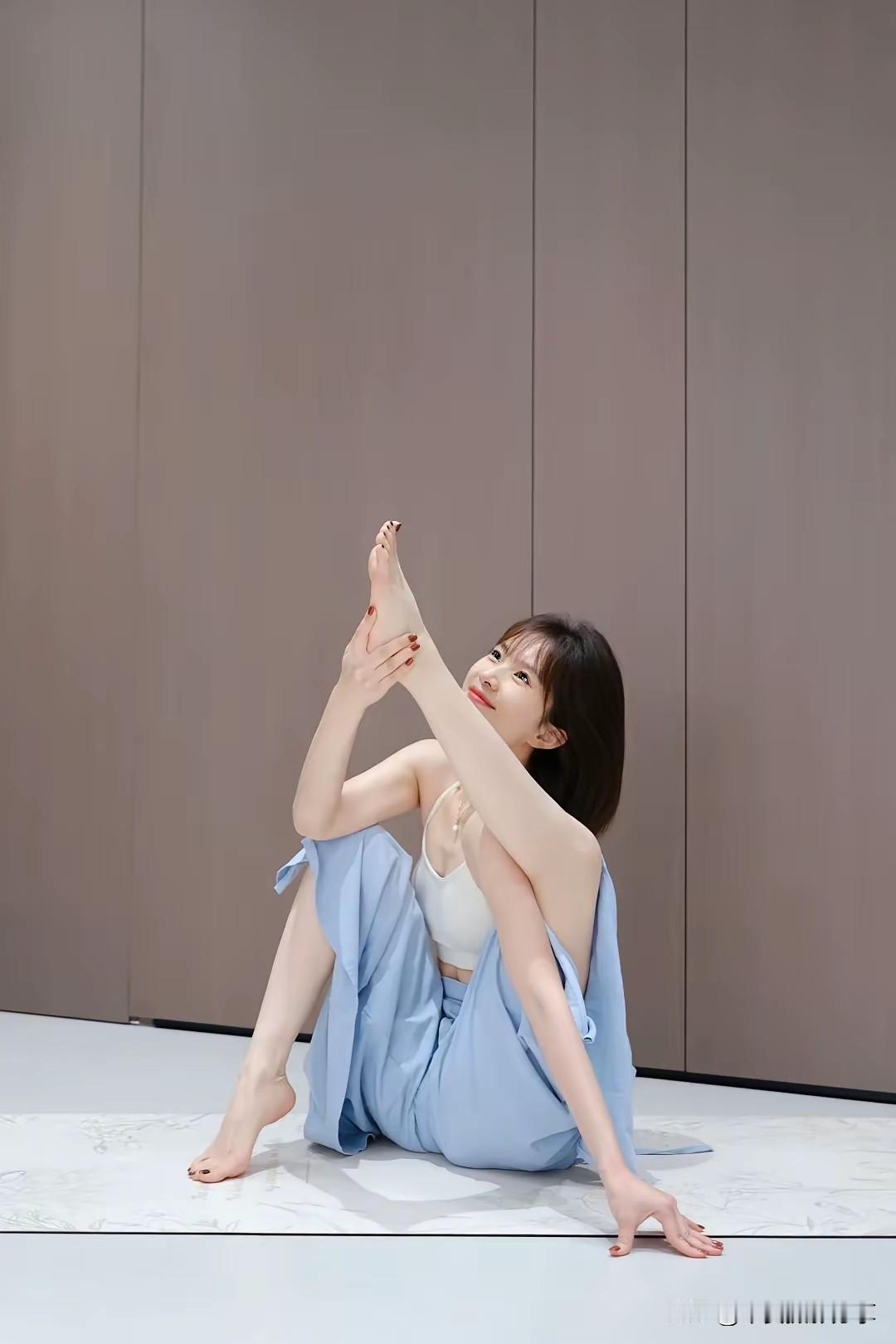 瑜伽这玩意儿，真的谁练谁知道！我刚做完瑜伽，虽说动作不太标准，时间也不长，但浑身