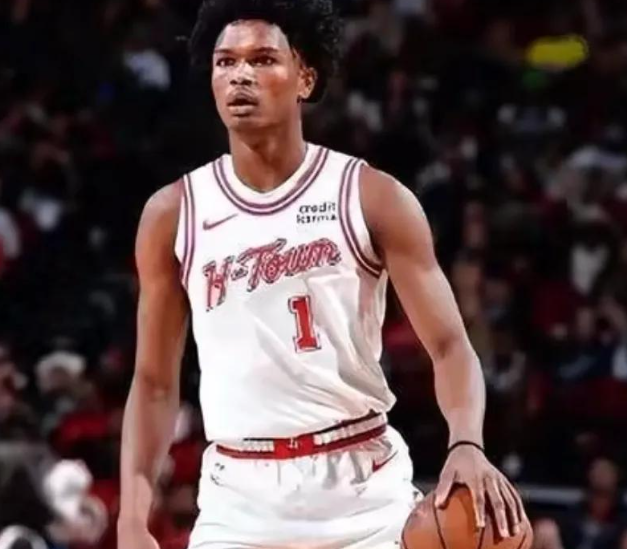 看明白阿门这名球员了嘛？休赛期门吹都去哪了？说两句实话都不乐意现在呢。这个