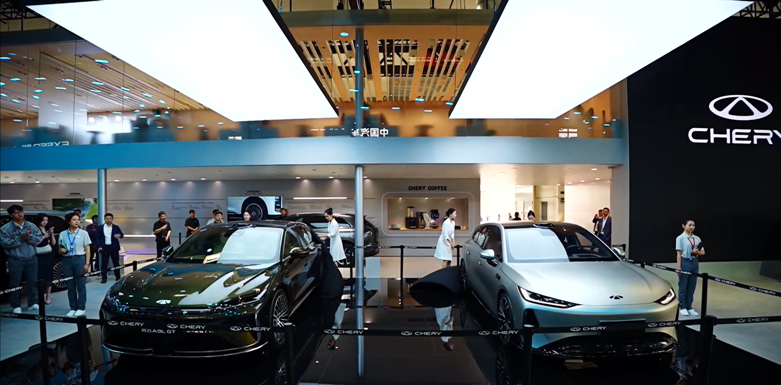 要说哪家概念车夯，必须得去奇瑞展台看看，A9LGT、风云A9Wagon两款战