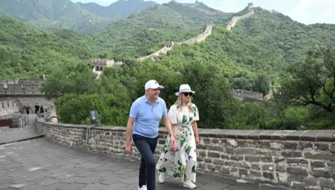 澳洲总理带媳妇，北京爬长城啦啥？澳洲总理带着未婚妻在北京