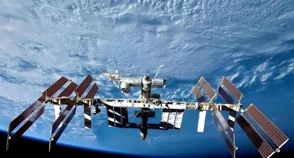 俄确定国际空间站即将坠毁，美国换赛道，中国空间站已经落后了？俄罗斯航天集团总裁