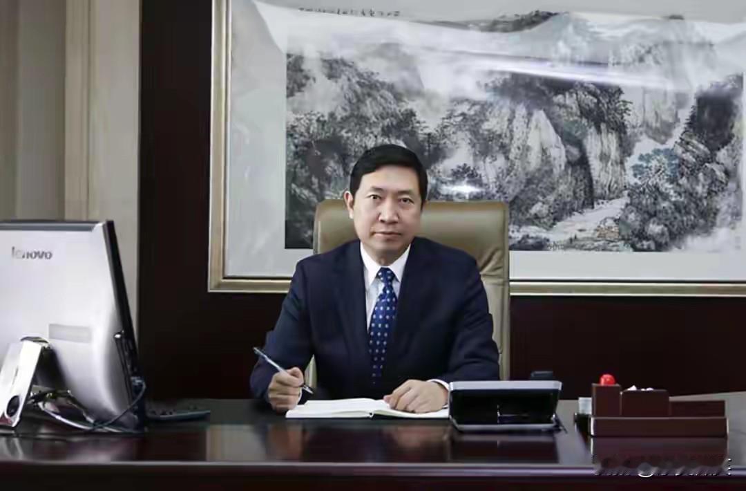 顾军，1963年出生，江苏启东人，上海交大核工程专业毕业。1983年作为首批核