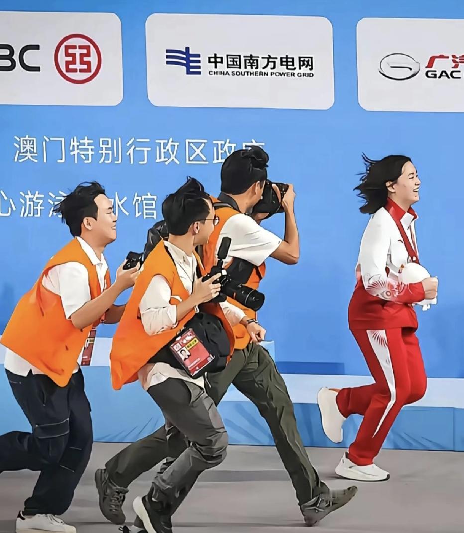 全红婵在十五运会跳水女子双人10米比赛排列第5名，与奖牌无缘，观众喊话跳的不好没