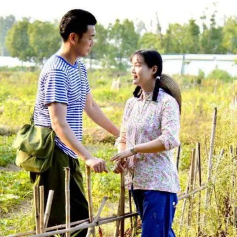 1972年，21知青李文忠救起一名11岁的落水女孩。然而，女孩竟认真地对他说了一