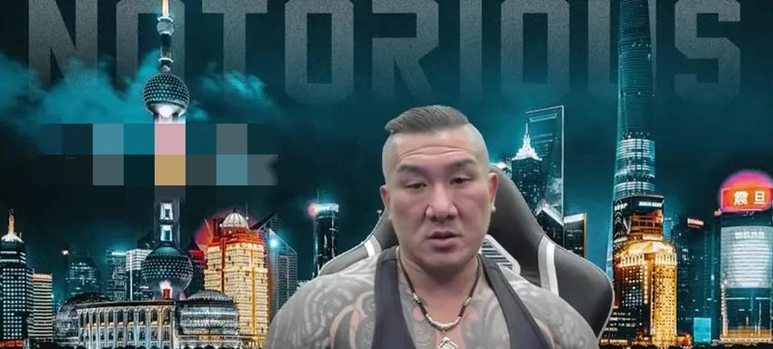 “馆长”在直播中说有大陆网友推荐他，去看一部大陆脱贫的纪录片叫《无穷之路》，他呼