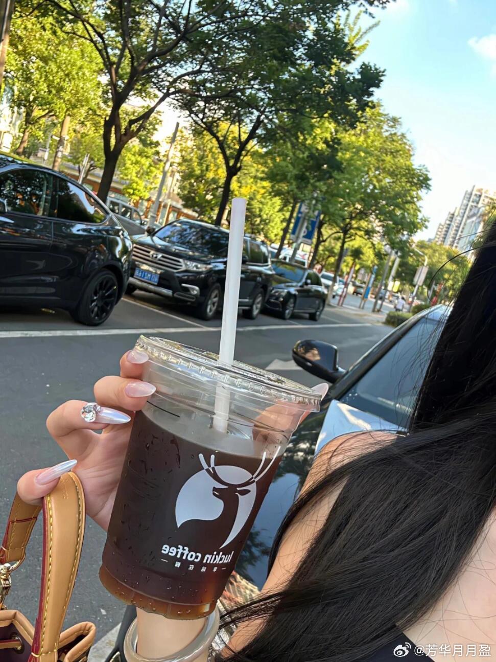 牛马累了知道给自己买冰美式冰美式你是我的神！☕️​​​