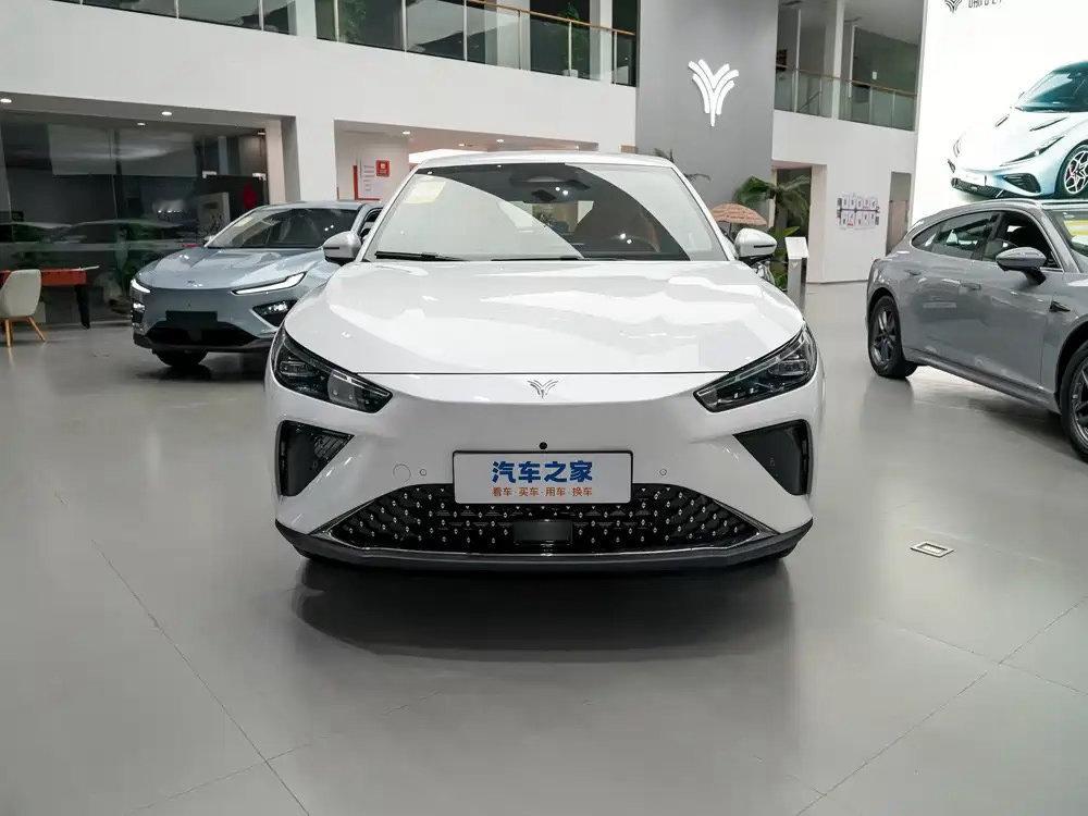 哪吒L长续航车型2026年8月上市，中型纯电SUV。整车尺寸4810mm×192